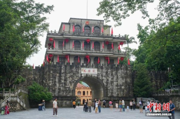 长江配资 中越边境凭祥暑期跨境游热度攀升 多元文旅项目引客来