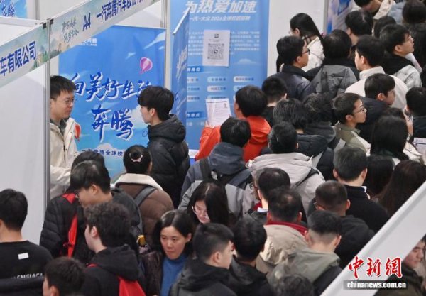 诚信双赢 吉林省最大规模校园招聘会举行 2万余名毕业生求职